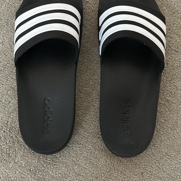 Adidas slides rarely used size 9 US men - Picture 2 of 4